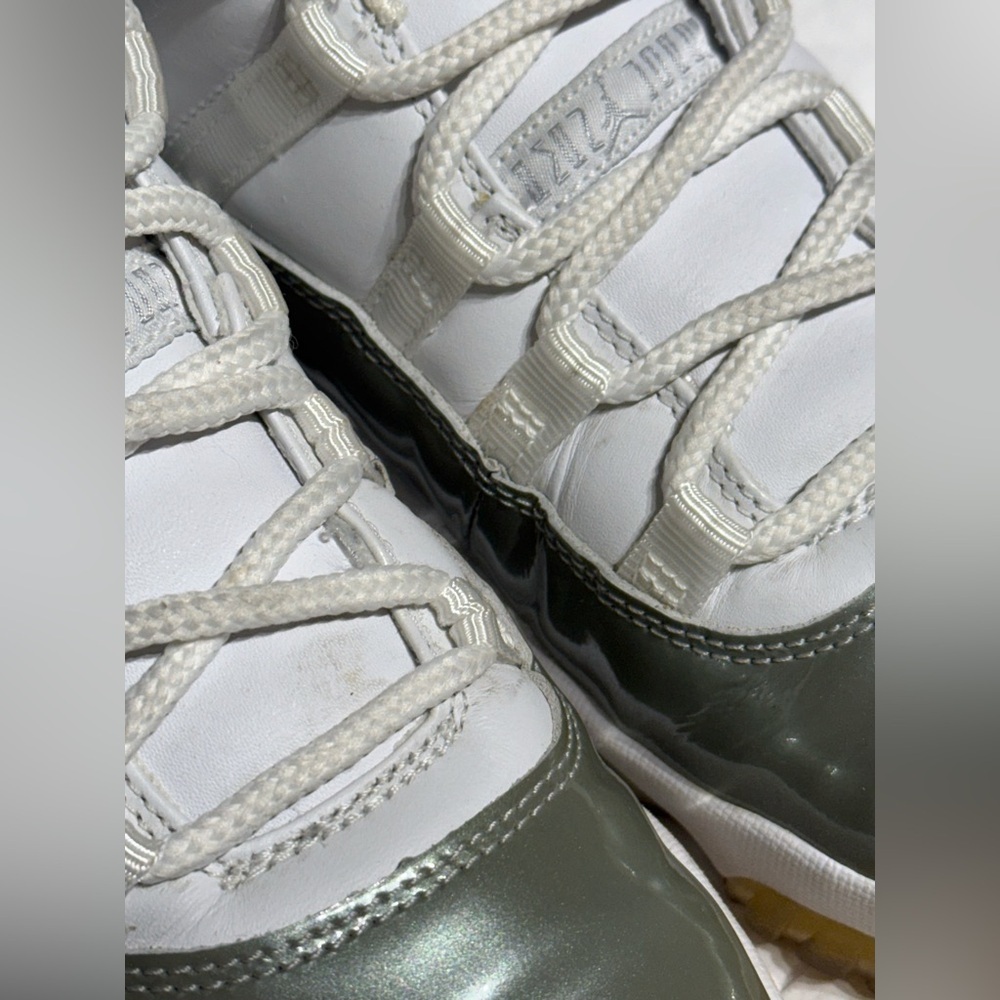 Size 10.5 Air Jordan 11 Retro Low Cement Grey - Picture 8 of 12